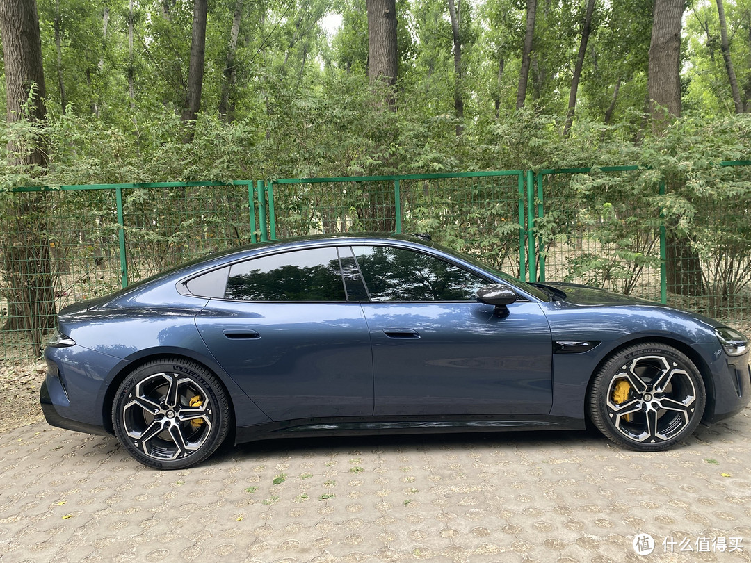 抢到一辆小米SU7电动汽车，做个初步评测